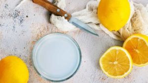 Yogurt and lemon juice for dandruff