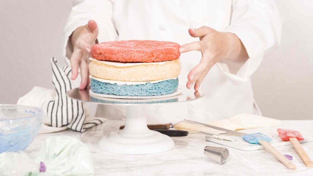 Prepare the layering for the cake: