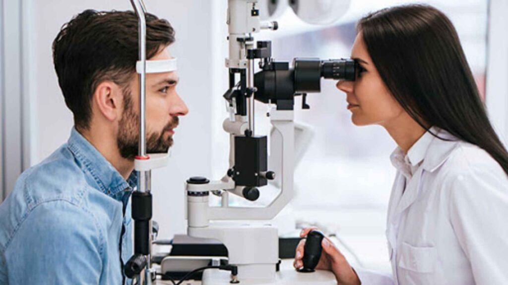 Signs That You Need To Visit An Ophthalmologist